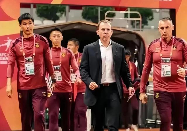 久尔杰维奇完成既定目标离任国足战术选人再次推倒重来