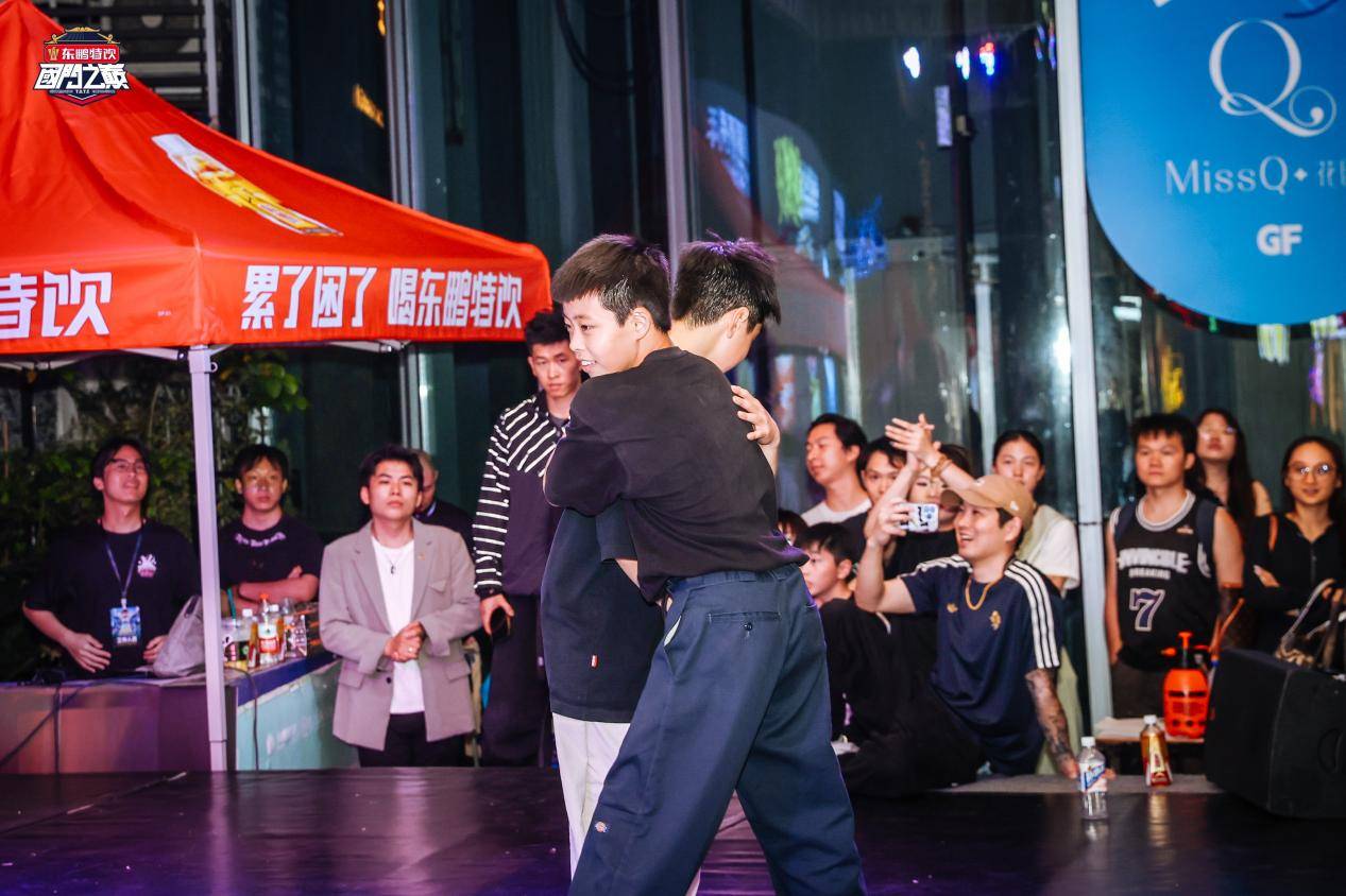 包含2025TOP世界街舞大赛总决赛裁判秀-MRWIGGLES的词条