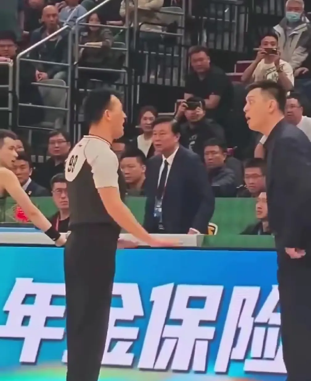 反转来得太突然！辽篮真的已经在和克里斯谈合同，杨鸣是真大度啊